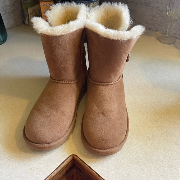 UGGS Bailey button - Picture 3 of 3
